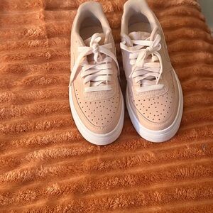 Nike Kids Sneakers in Beige and White